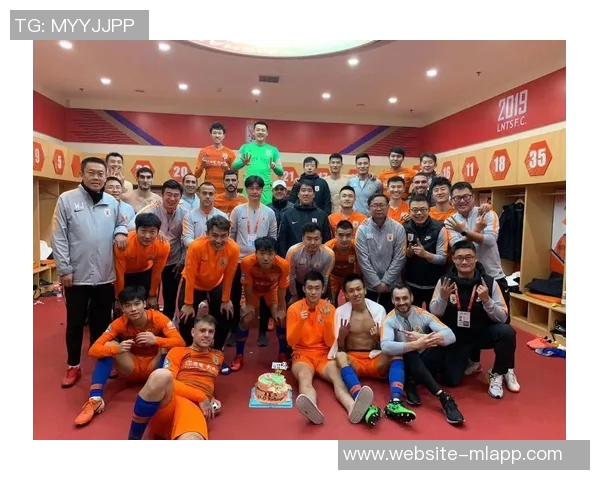 击败巴西后日本球员低调归队展现谦逊精神